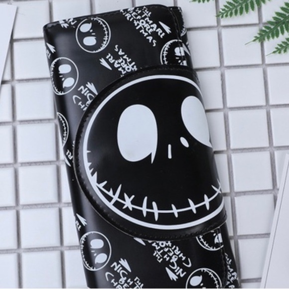 Unisex Nightmare Before Christmas magnetic buckle wallets. white or black - Picture 4 of 7